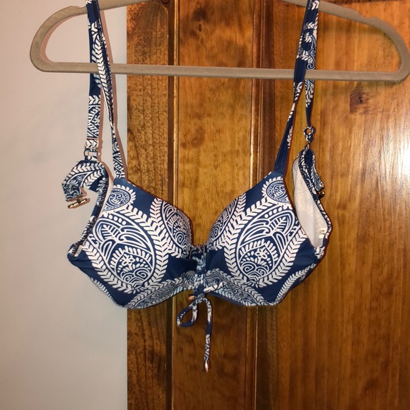 Bikini - Picture 2 of 4